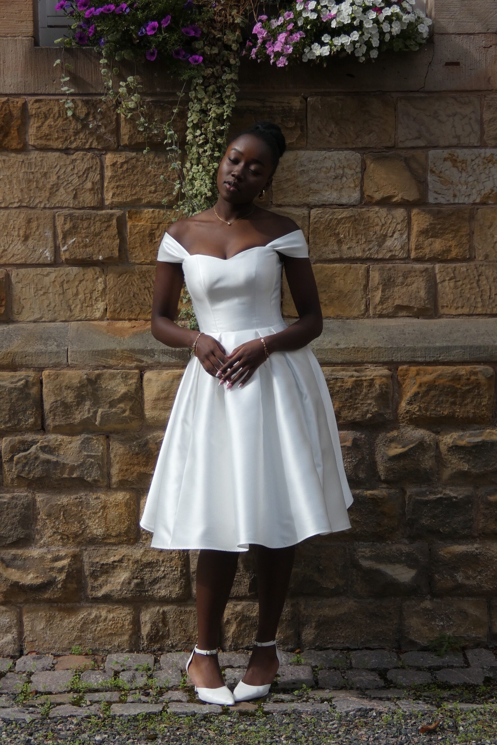 Braut im Standesamtkleid im Brautatelier Schleier&Schleppe in Birkweiler Kreis südliche Weinstraße nähe Landau in der Pfalz